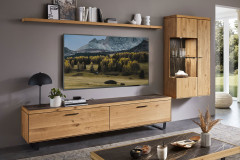 WM 2520 von Wöstmann - Wohnwand aus Wildeiche mit Keramikabsetzung