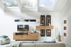 Runa von Hartmann - Sideboard mit Glasausschnitt