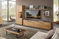 WM 2520 von Wöstmann - Wohnwand aus Wildeiche mit Keramikabsetzung